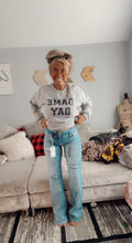 Load image into Gallery viewer, Curvy Risen Straight leg jeans
