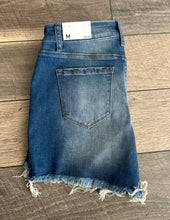 Load image into Gallery viewer, Zenana Jean shorts ombré Frayed at bottoms
