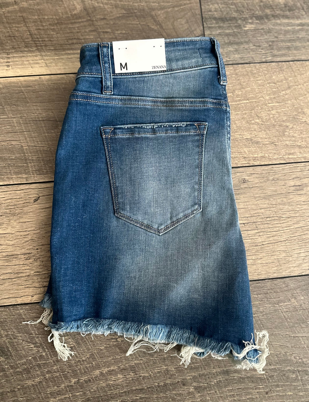 Zenana Jean shorts ombré Frayed at bottoms