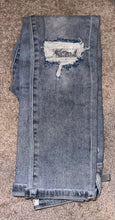 Load image into Gallery viewer, Risen sequin patch jeans
