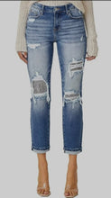 Load image into Gallery viewer, Risen sequin patch jeans
