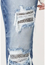Load image into Gallery viewer, Risen sequin patch jeans
