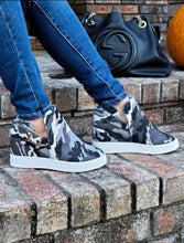 Load image into Gallery viewer, Camo Wedge
